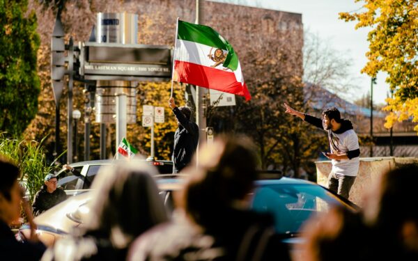 Iraną krečia kruvina krizė: 2000 žuvusiųjų, Trumpas paskelbia griežtą ultimatumą valdžiai