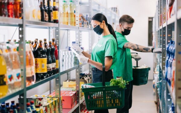 Sulaukta daugiau skundų dėl nelietuviškai suteiktų paslaugų, tikrinami „Bolt“ ir „Wolt“ kurjeriai