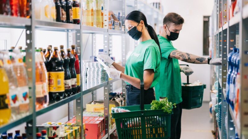 Sulaukta daugiau skundų dėl nelietuviškai suteiktų paslaugų, tikrinami „Bolt“ ir „Wolt“ kurjeriai