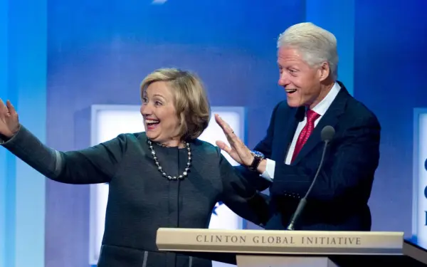 Netikėtas sprendimas Vašingtone: Clintonai sutiko kalbėti apie Epsteino istoriją