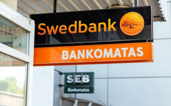 „Swedbank“ ruošia kardinalius pokyčius: sužinokite, kaip tai paveiks jūsų pinigus bankomatuose