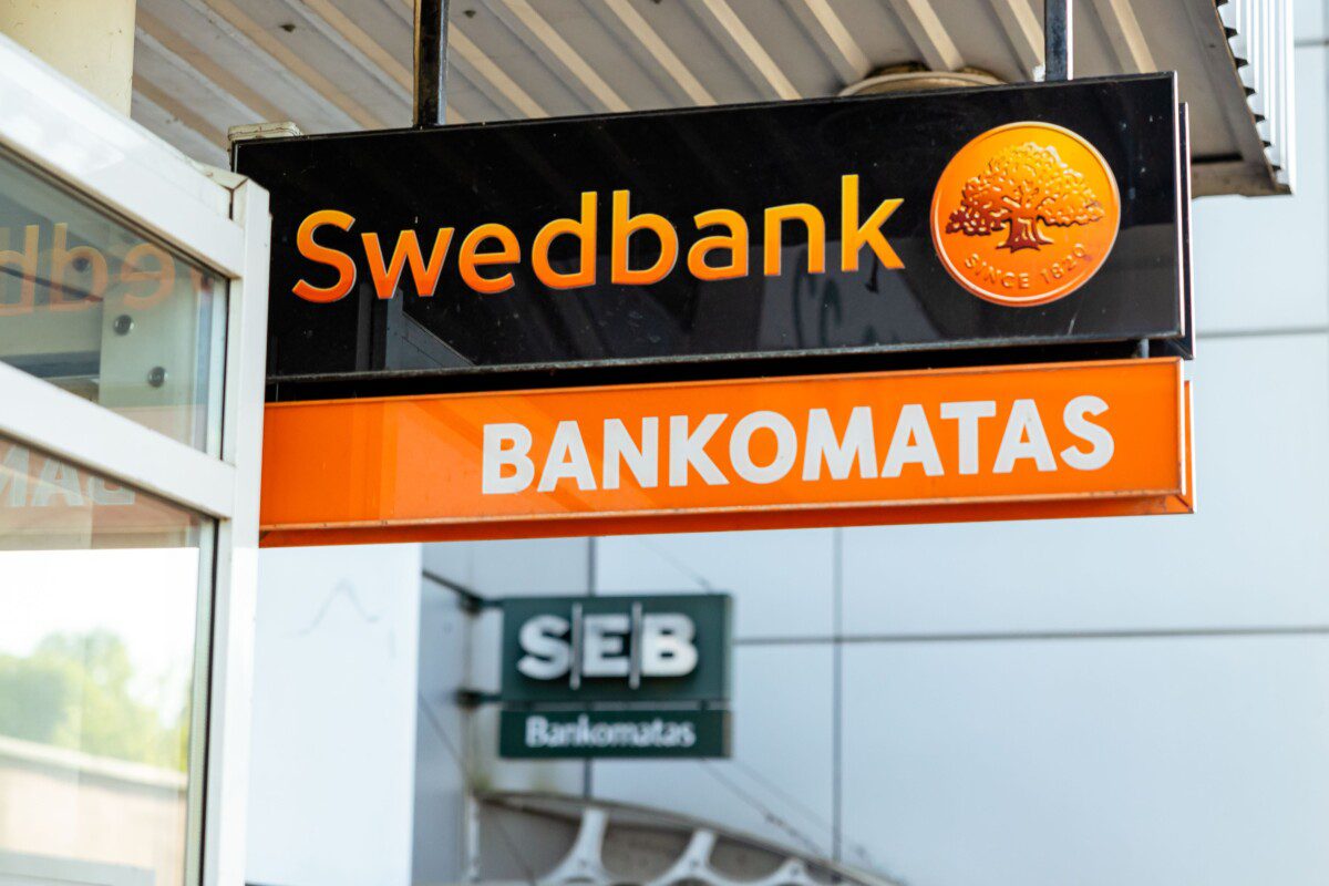 „Swedbank“ ruošia kardinalius pokyčius: sužinokite, kaip tai paveiks jūsų pinigus bankomatuose