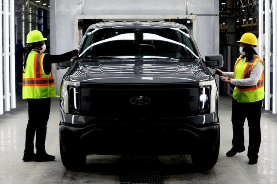 JAV elektromobilių rinka išgyveno lūžį: nepaisant smukimo, elektromobilių rinka išlieka stipri