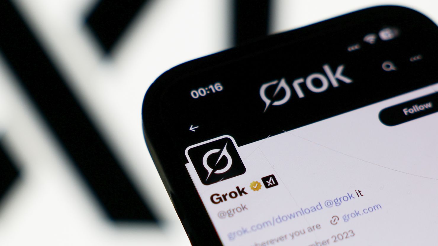 ES pradeda tyrimą dėl DI pokalbių roboto „Grok“ ir jo sugeneruotų seksualizuotų vaizdų
