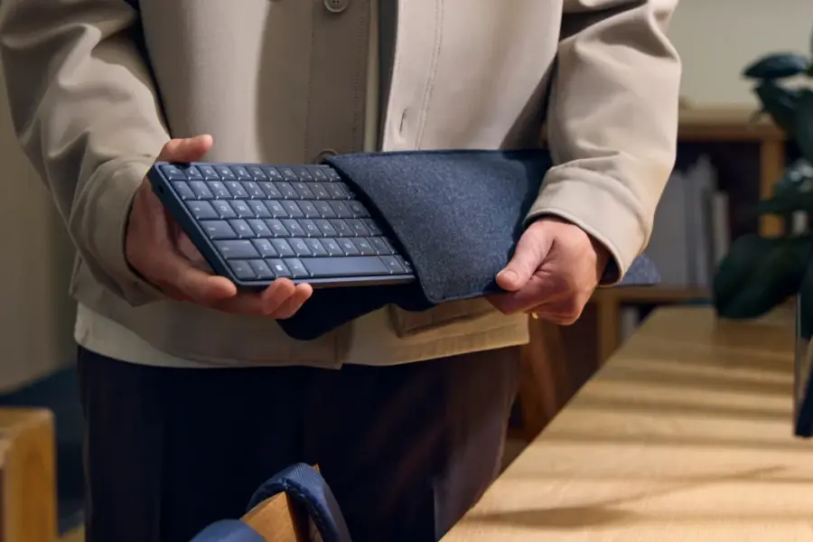 Kompaktiškumo iššūkis įveiktas: pristatytas išskirtinis „HP EliteBoard G1a“ kompiuteris