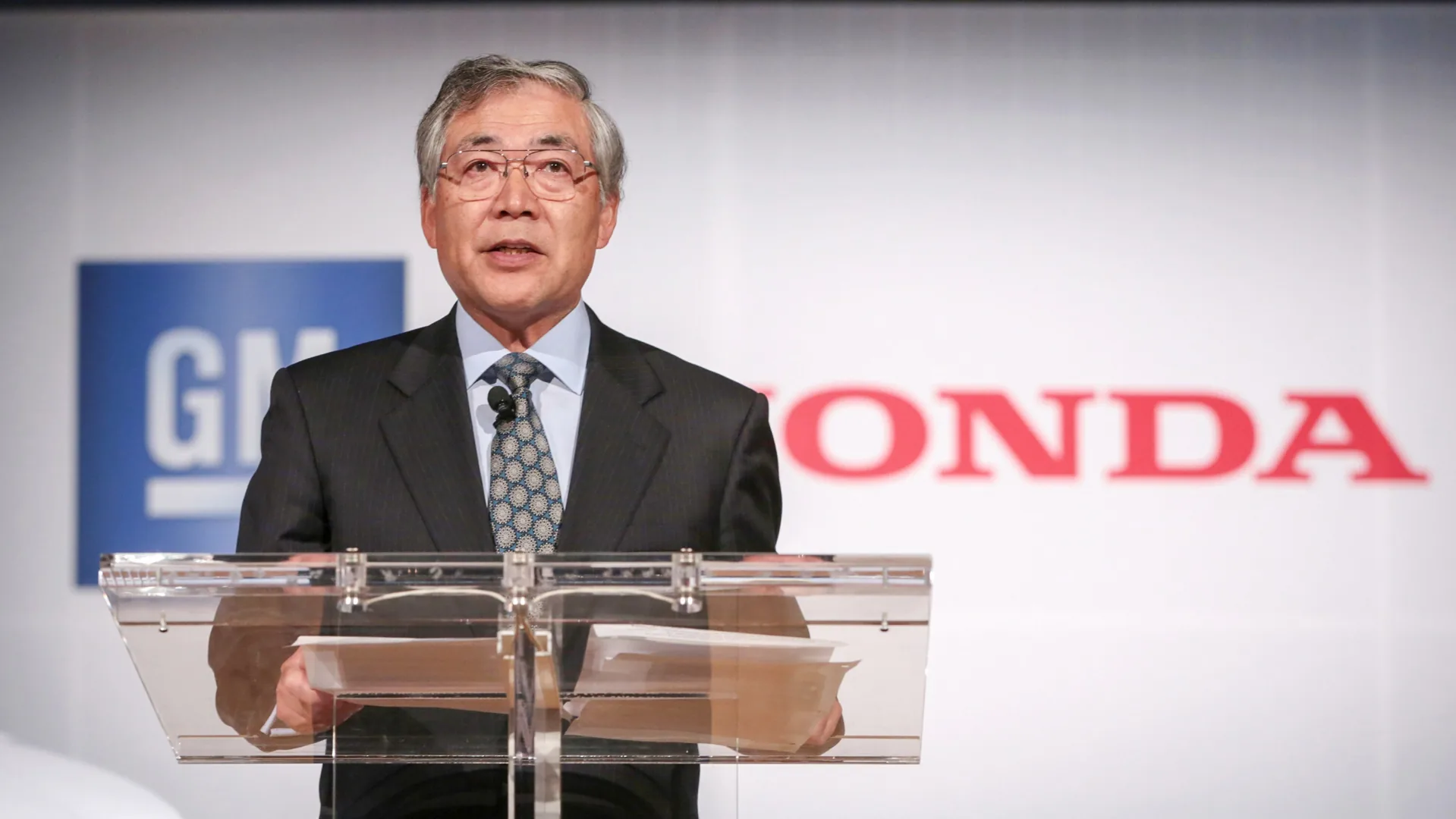 Keičia planus dėl vandenilio automobilių: „Honda“ nutraukia bendrą projektą su „General Motors“