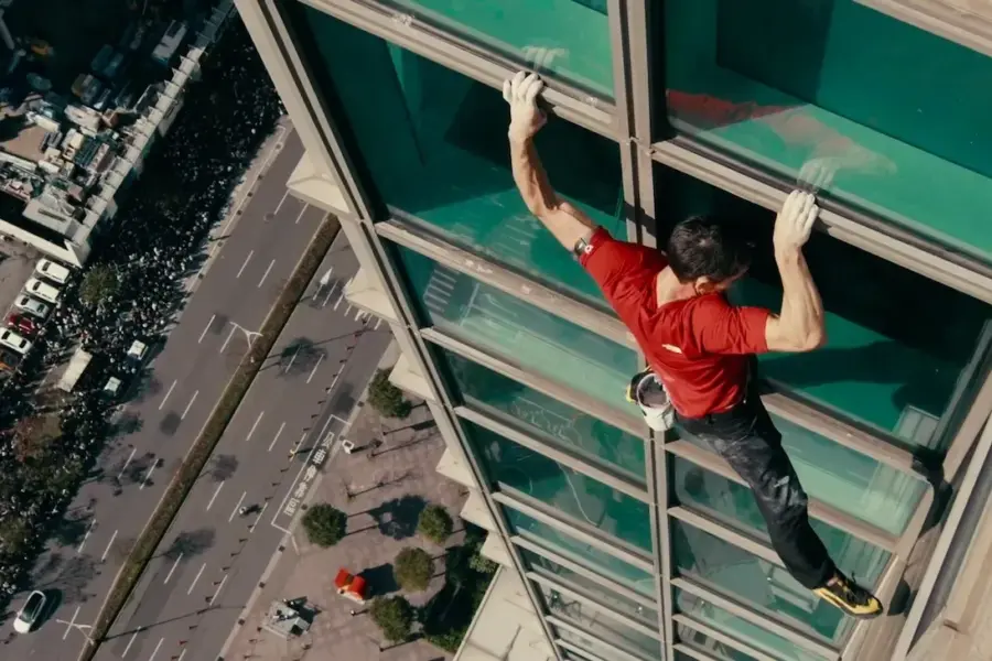 Tiesiog neįtikėtina: amerikietis be apsaugos priemonių įkopė į 508 metrų aukščio dangoraižį Taivane