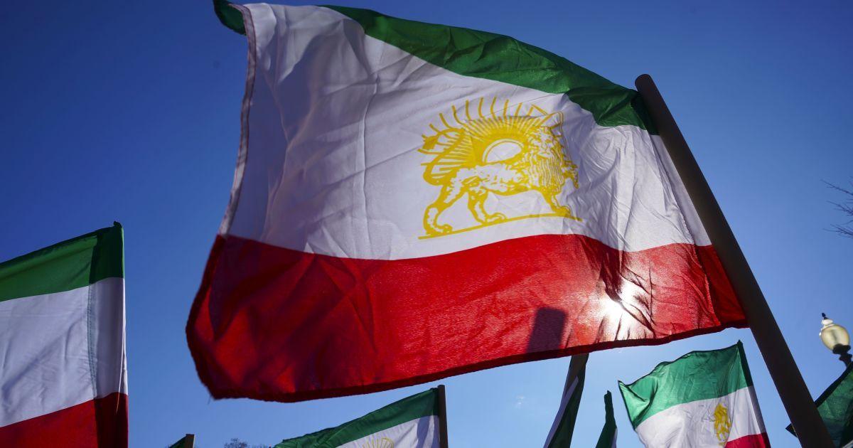 Politinė scena Irane ima virpėti: pareiškimas iš išeivijos sujudino Irano politinę erdvę