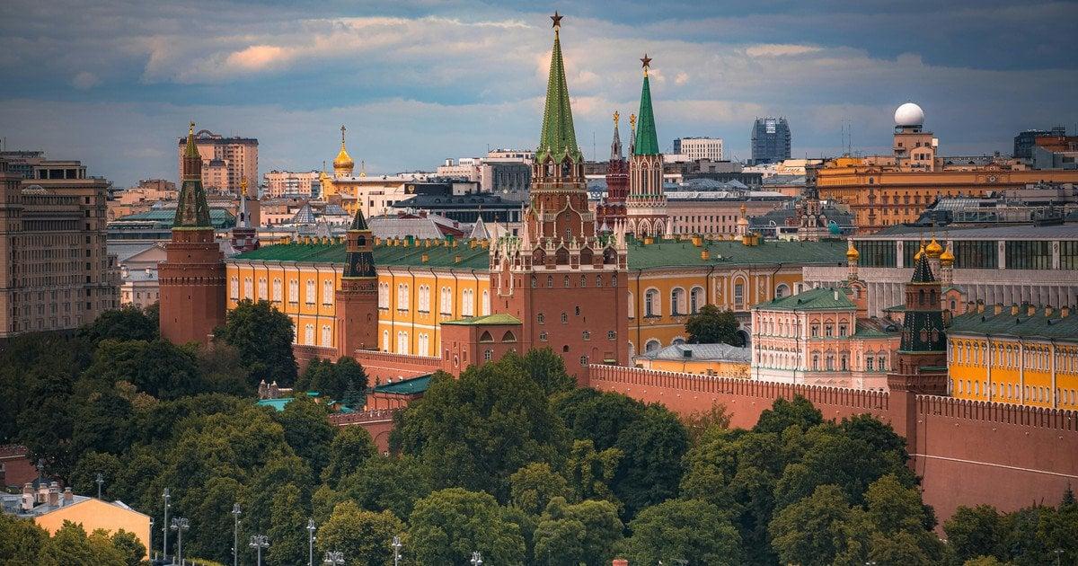 Kol pasaulis ginčijasi, Kremlius renkasi kitą žaidimą: Maskva siunčia signalus dėl kelių karštųjų taškų