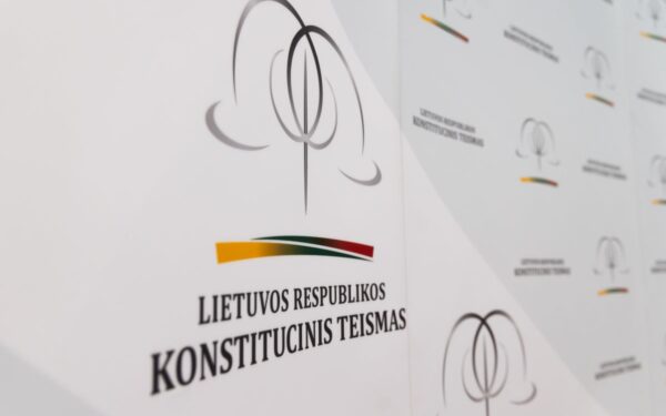 Sumokėjo baudą ir prarado teisę gintis: Konstitucinis Teismas spręs dėl sistemos