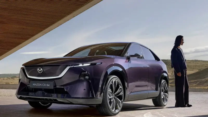 „Mazda“ pristatė naująjį „CX-6e“ modelį su 484 kilometrų nuotoliu ir milžinišku ekranu