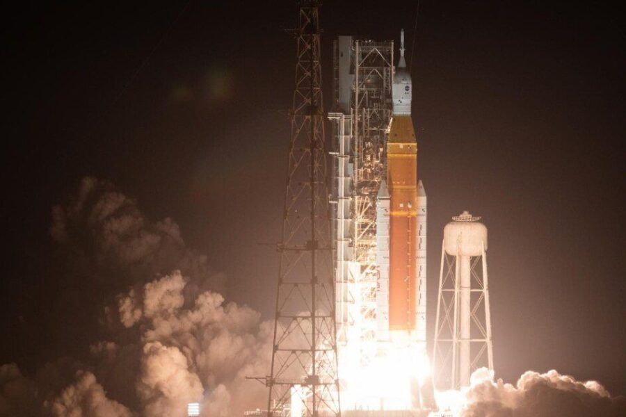 NASA švaisto milijardus: milžiniška SLS raketa į Mėnulį skris retai ir gali žlugti Artemis