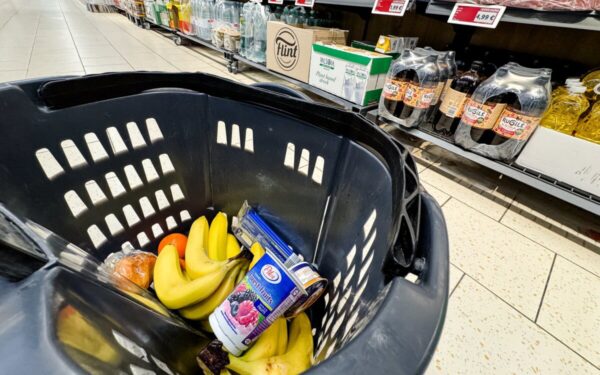 Maisto kainos siunčia netikėtą signalą: oficialūs skaičiai stebina, bet gyventojai sunerimę