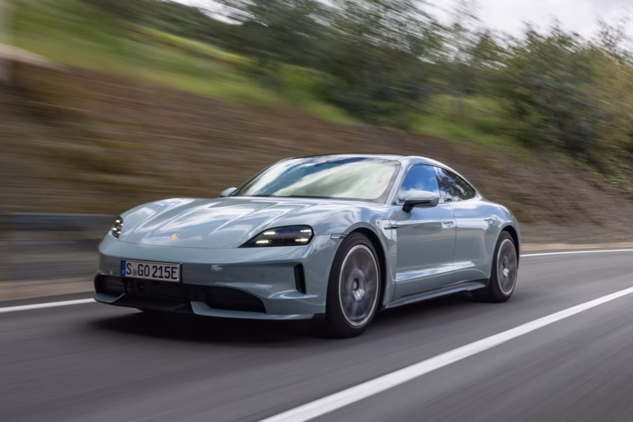 „Porsche“ vairuotojai Šiaurės Amerikoje džiaugiasi, elektromobiliai dabar įkraunami dar lengviau