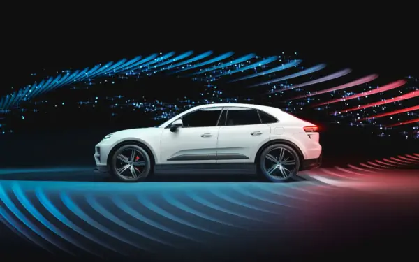 „Porsche“ pripažino klaidą: „Macan“ elektrifikacija nepasiteisino, grįžta vidaus degimo varikliai