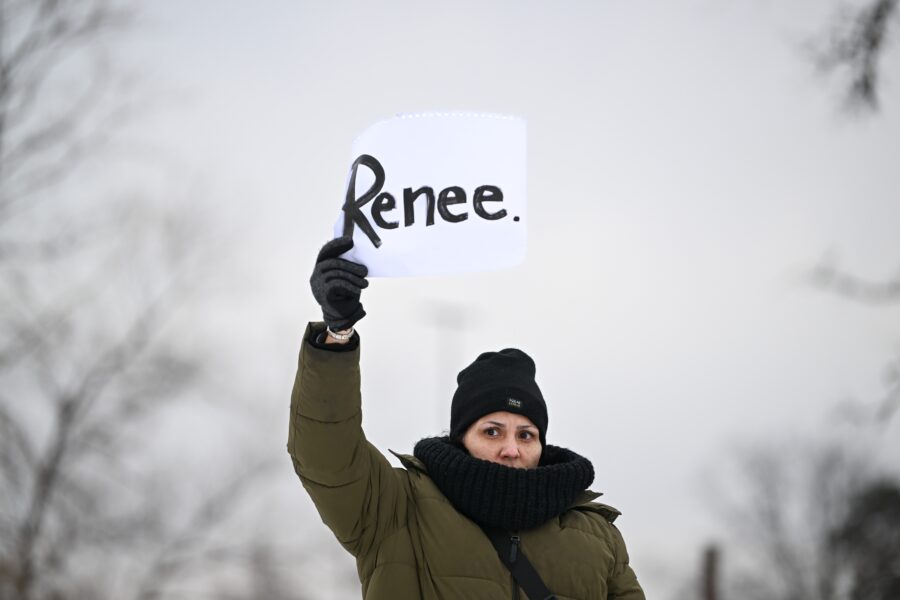 Įtampa JAV kyla: į miestą siunčiami papildomi federaliniai pareigūnai, protestai plečiasi