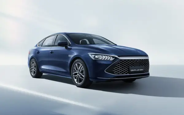 BYD ir vėl drebina automobilių rinką: pristatė neįtikėtinai pigius hibridus su puikiomis savybėmis