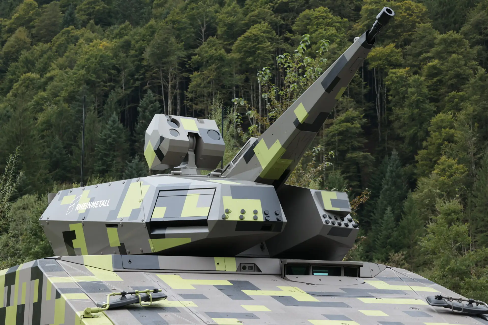 „Rheinmetall“ pagal grafiką pristato į Ukrainą oro gynybos sistemas „Skyranger“