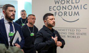 Trumpas po susitikimo su Zelenskiu Davose: karas turi baigtis. EPA-ELTA