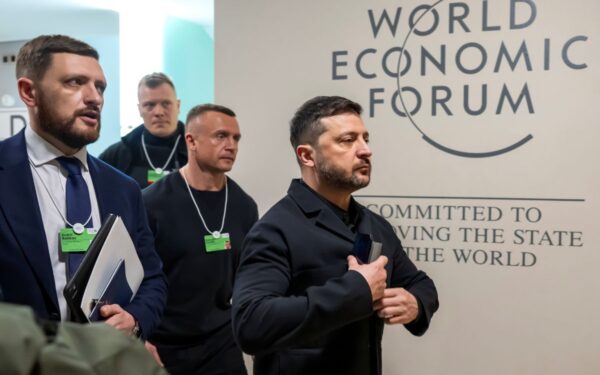 Volodymyras Zelenskis užsiminė apie galimas trišales derybas JAE