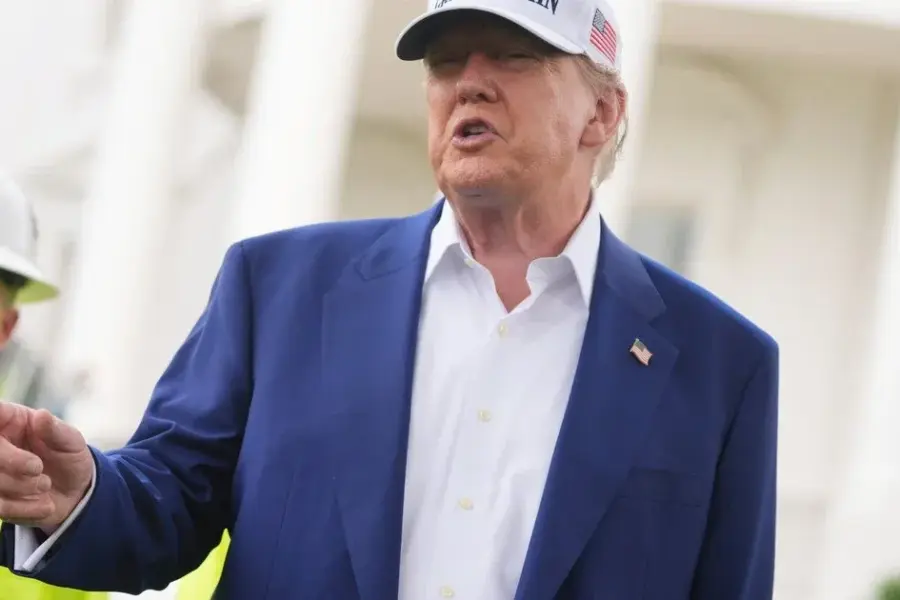 Degalai gali ir toliau tuštinti pinigines – Trumpas įspėja, iki kada kainos gali nesileisti žemyn