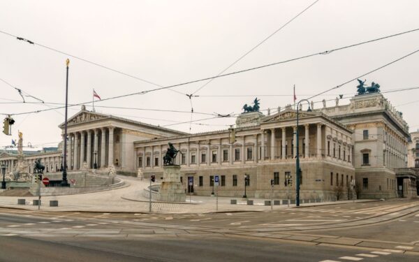 Austrija griežtina integraciją: imasi kardinalių pakeitimų, migrantams gresia tūkstantinės baudos