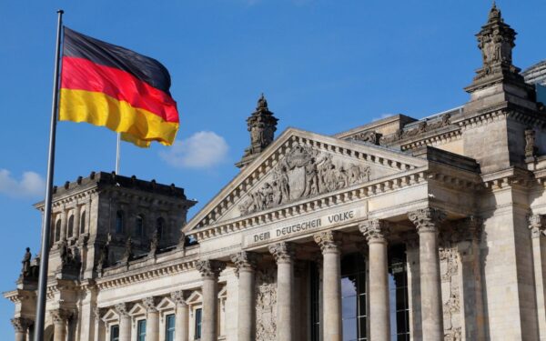 Milijonas eurų už informaciją: Vokietija ieško už masinį elektros sutrikimą atsakingų asmenų