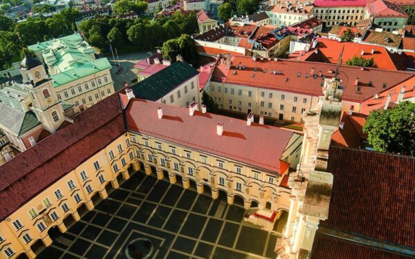 Ar Lietuva vis dar baudžia kaip sovietmečiu? Nauja knyga atskleidžia šokiruojančią šalies realybę
