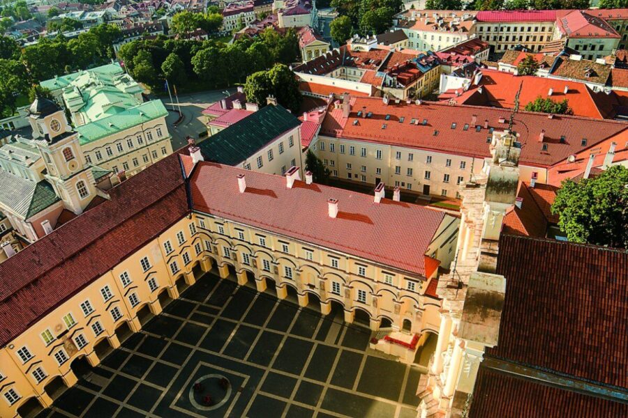 Ar Lietuva vis dar baudžia kaip sovietmečiu? Nauja knyga atskleidžia šokiruojančią šalies realybę
