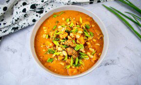 Vištienos sriuba su žemės riešutų kremu