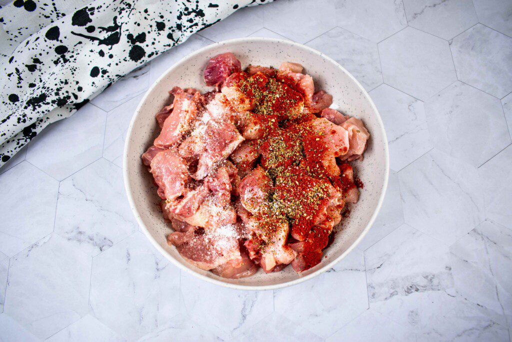 Vištienos sriuba su žemės riešutų kremu. Prieskoniai