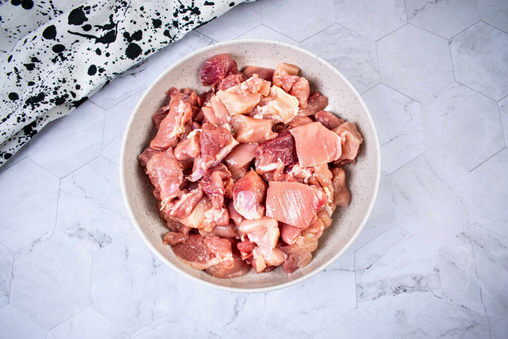 Vištienos sriuba su žemės riešutų kremu. Vištiena