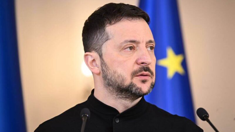 Zelenskis įspėja: po Rusijos smūgių neliko nepažeistos nė vienos elektrinės