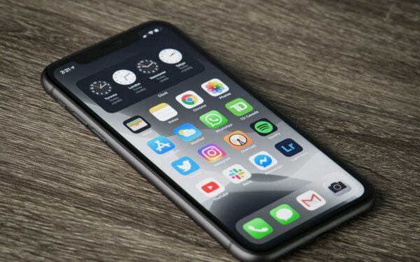 Dauguma „iPhone“ telefonų naudotojų nežino šio triuko, štai kaip išvengti lėto įkrovimo