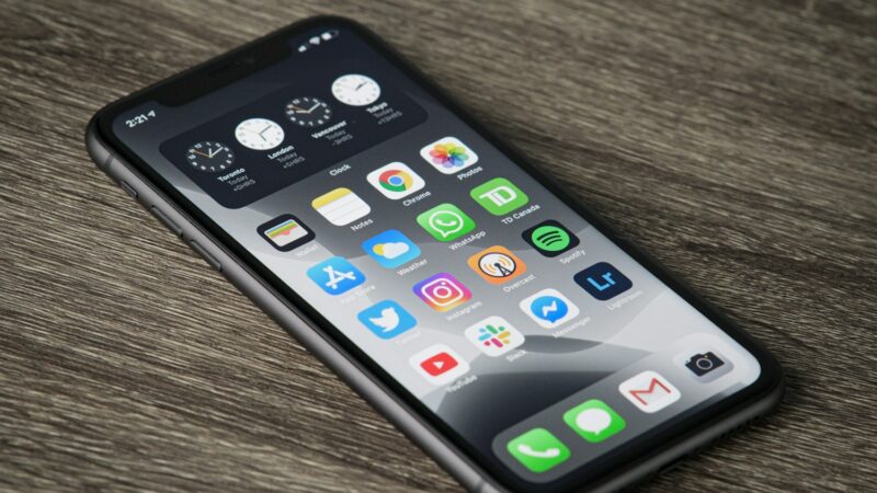 Dauguma „iPhone“ telefonų naudotojų nežino šio triuko, štai kaip išvengti lėto įkrovimo