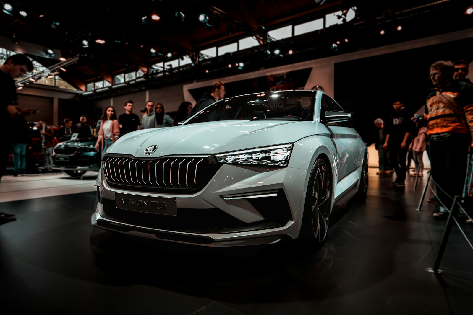 Dvigubai didesnis augimas nei tikėtasi: „Škoda“ džiaugiasi puikiais elektromobilių pardavimais