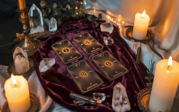 Tarot kortų būrimas: kaip sužinoti savo ateitį