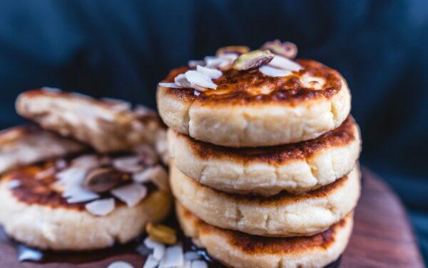 Purūs, švelnūs ir be aliejaus: orkaitėje kepti varškėčiai, kuriuos pamils visa šeima