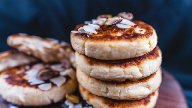 Purūs, švelnūs ir be aliejaus: orkaitėje kepti varškėčiai, kuriuos pamils visa šeima