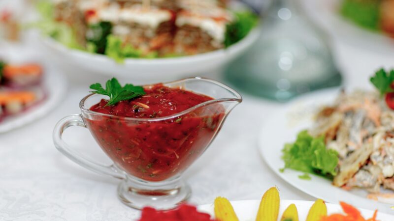 Kaip greitai sutirštinti padažą be miltų? Atraskite paslaptį su mielių dribsniais, rezultatai nustebins