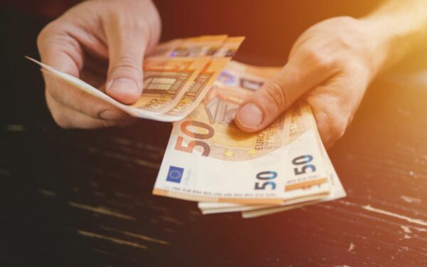 Atlyginimų paslaptys gali išlįsti į paviršių: Seimas imasi pokyčių, kurie gali sukelti ne vieną skandalą