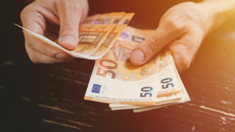 Atlyginimų paslaptys gali išlįsti į paviršių: Seimas imasi pokyčių, kurie gali sukelti ne vieną skandalą