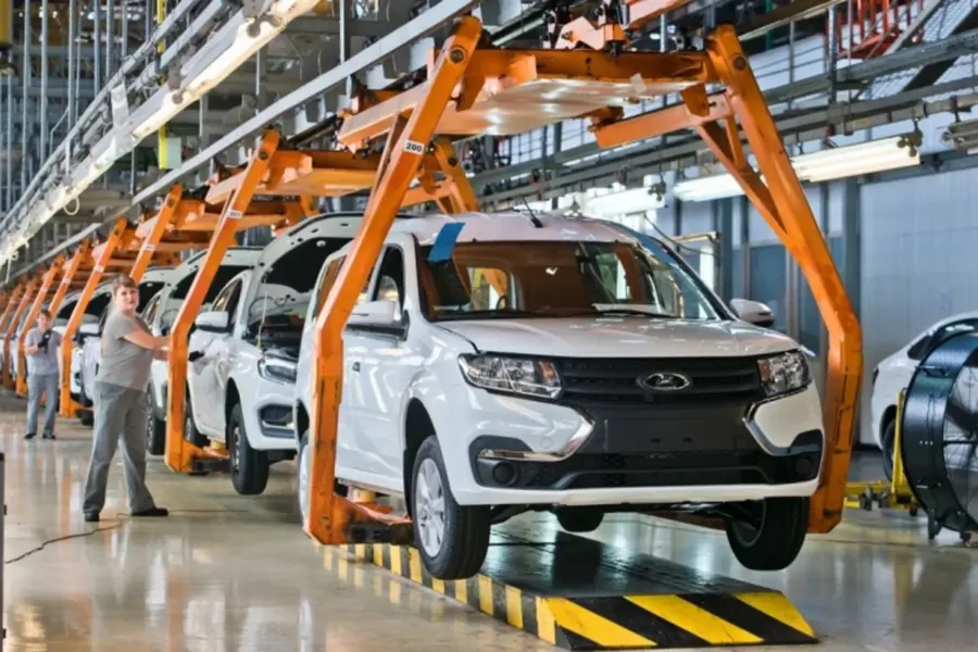 Žmogaus darbas taps nebereikalingas: jau netrukus automobiliai bus gaminami visiškai be žmonių