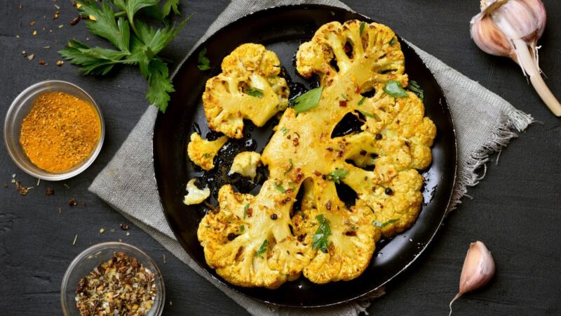 Traškus keptas kalafioras – šefų paslaptys, dėl kurių šią daržovę įsimylėsite iš naujo