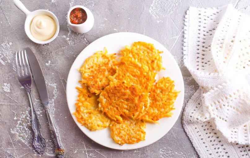 Virtuvės triukas, kuris bulvinius blynus paverčia restorano patiekalu