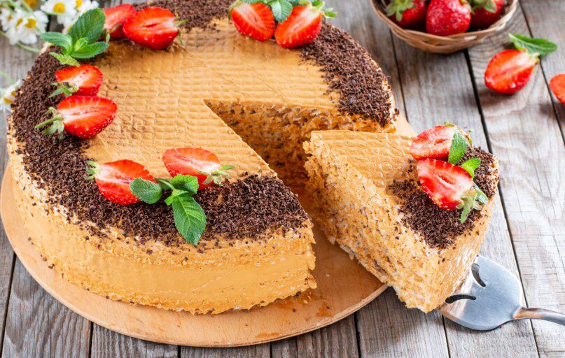 Vaflinis tortas su halva: paprasta, greita ir prabangaus skoni