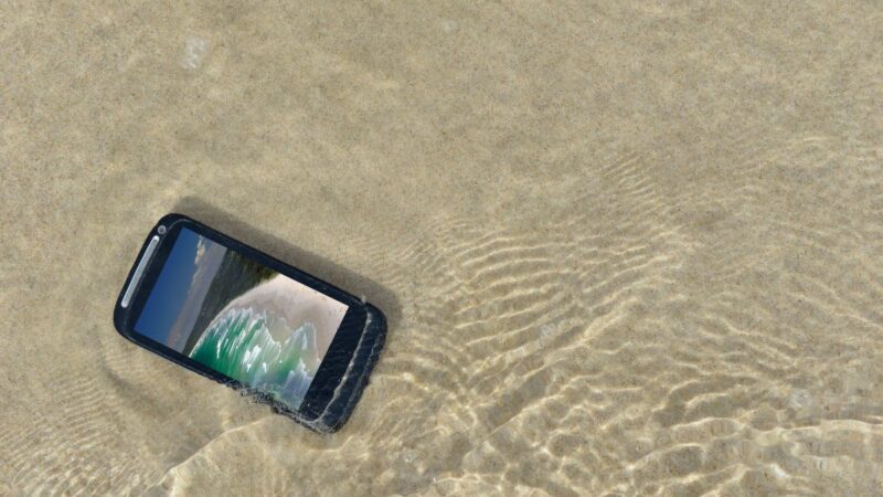 Ar ryžiai tikrai gali išgelbėti sušlapusį telefoną? Ekspertai atskleidžia tiesą, kuri nustebins