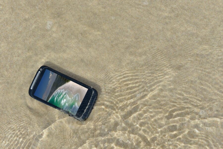 Ar ryžiai tikrai gali išgelbėti sušlapusį telefoną? Ekspertai atskleidžia tiesą, kuri nustebins