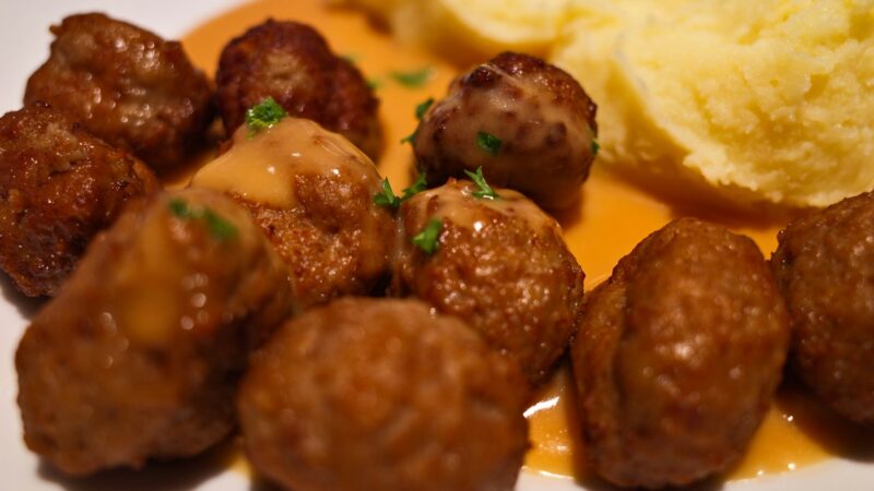Sultingi kotletai kiekvieną kartą: panaudokite šį vieną ingredientą, kuris keičia viską