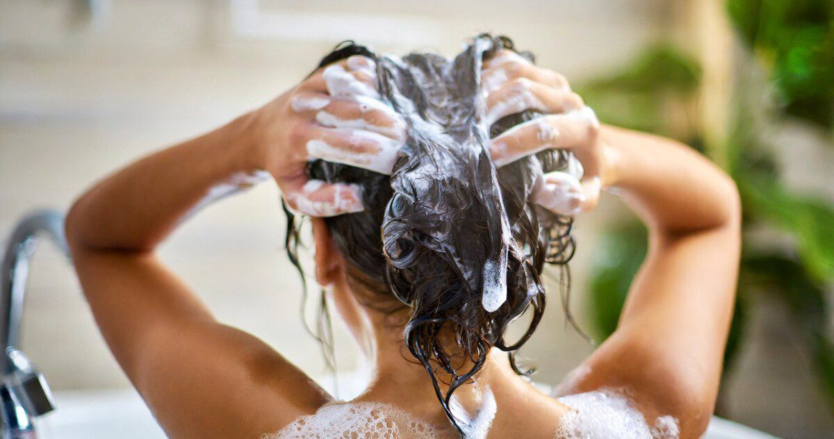 Daugelis daro šią vieną klaidą: jūsų šampūne trūksta šio ingrediento